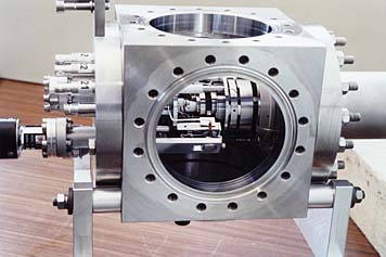 Electron impact ion source mounted opposite to the tof spectrometer